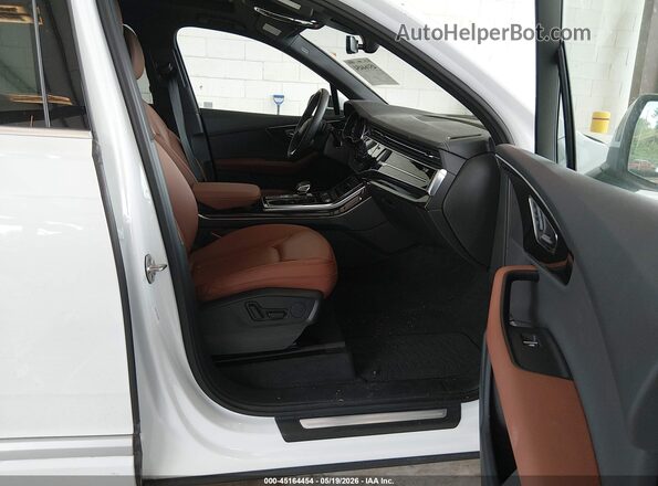 WA1ACBF71PD010447 2023 AUDI Q7 White წინა სალონის ხედი