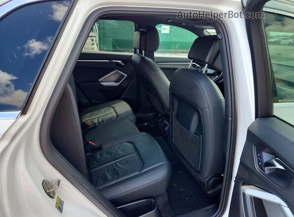WA1AECF34L1066066 2020 AUDI Q3 White Widok tylnych siedzeń