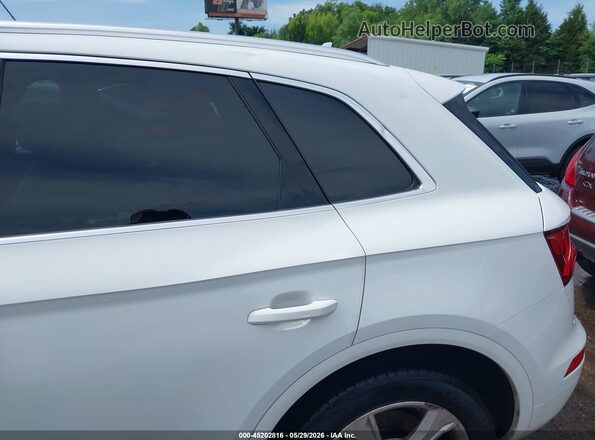 WA1ANAFY7L2011363 2020 AUDI Q5 White Front view