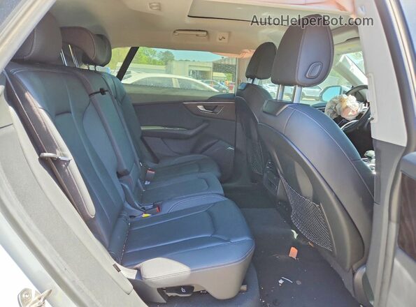 WA1AVBF18ND021545 2022 AUDI Q8 White Հետևի նստատեղերի տեսք
