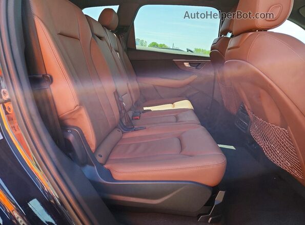 WA1AVBF79TD004903 2026 AUDI Q7 Blue Vista interior trasera