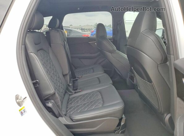 WA1AWBF71MD000908 2021 AUDI SQ7 White Вид задньої частини салону