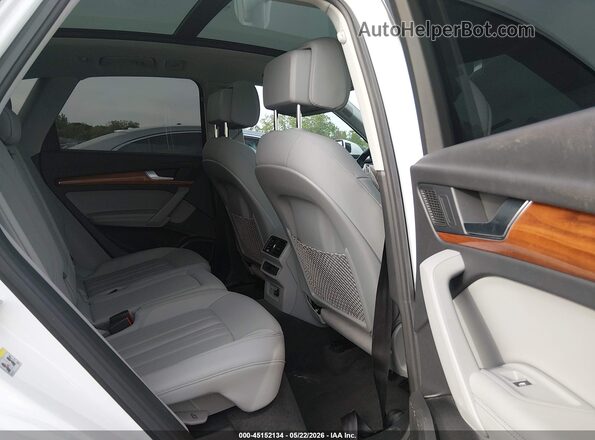 WA1BAAFY3M2041509 2021 AUDI Q5 White Vista de la etiqueta del VIN