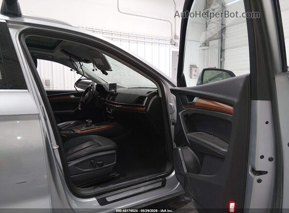 WA1BAAFY7M2106572 2021 AUDI Q5 Silver Vista interior delantera