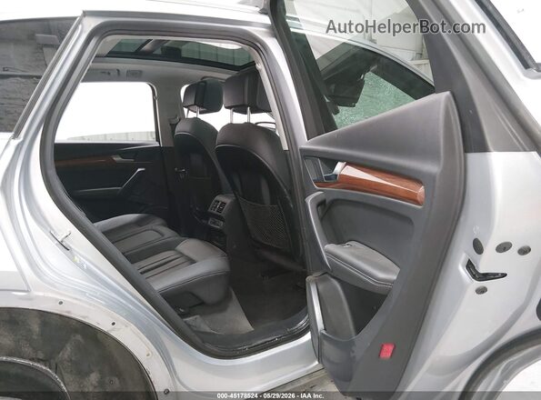 WA1BAAFY7M2106572 2021 AUDI Q5 Silver Vista de la etiqueta del VIN