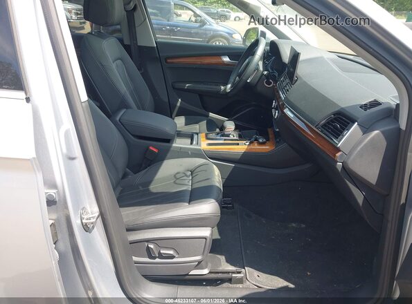 WA1BBAFY5N2129797 2022 AUDI Q5 Silver Front interior view