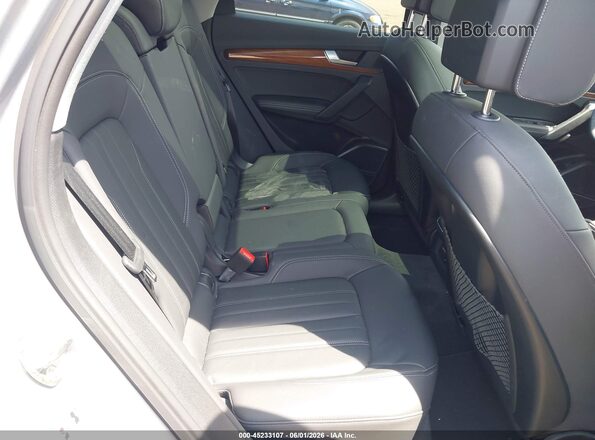WA1BBAFY5N2129797 2022 AUDI Q5 Silver VIN sticker view
