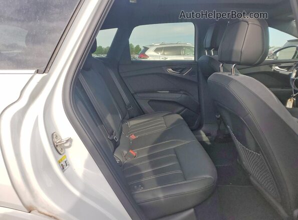 WA1BCBFZ4PP017266 2023 AUDI Q4 White Սալոնի հետևի տեսք
