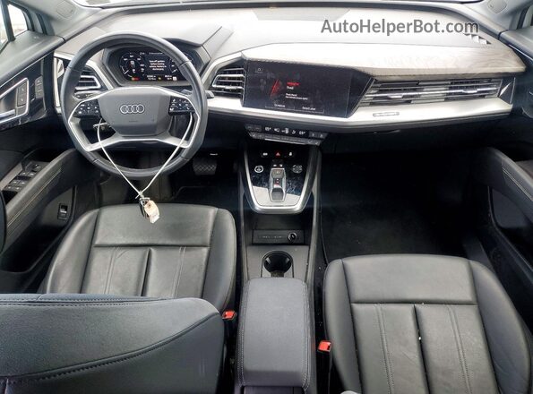 WA1BCBFZ4PP017266 2023 AUDI Q4 White Առջևի վահանակի տեսք