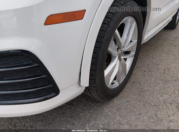 WA1BCCFS1JR010439 2018 AUDI Q3 White 