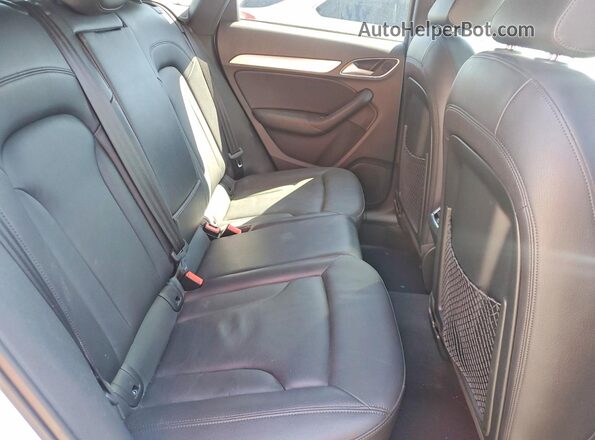 WA1BCCFS2JR008697 2018 AUDI Q3 White Widok tylnych siedzeń