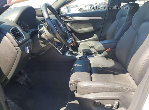 WA1BCCFS2JR008697 2018 AUDI Q3 White Widok wnętrza z przodu