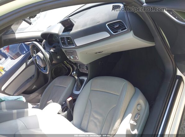 WA1BCCFS6JR015460 2018 AUDI Q3 White Widok wnętrza z przodu