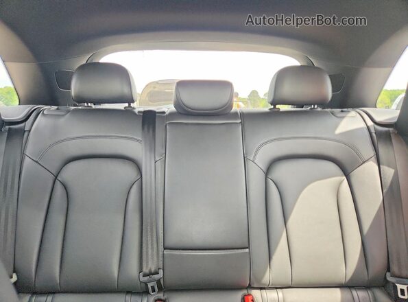 WA1BCCFSXJR030964 2018 AUDI Q3 Black Rear seats view