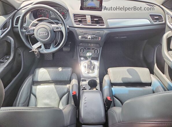 WA1BCCFSXJR030964 2018 AUDI Q3 Black Dashboard view