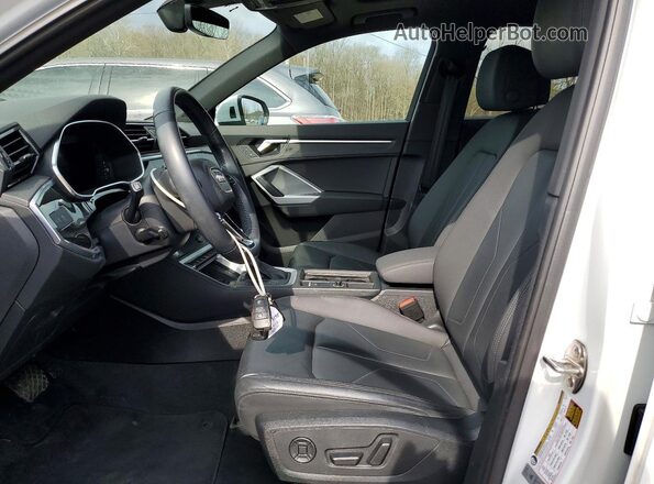 WA1BECF30K1083353 2019 AUDI Q3 White Вид салону спереду