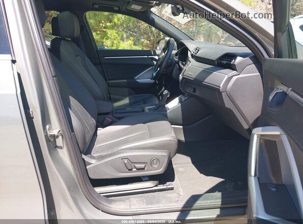 WA1BECF34L1066878 2020 AUDI Q3 Green Вид салону спереду