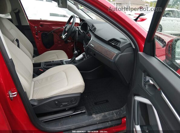 WA1BECF38L1106931 2020 AUDI Q3 Red Вид салону спереду
