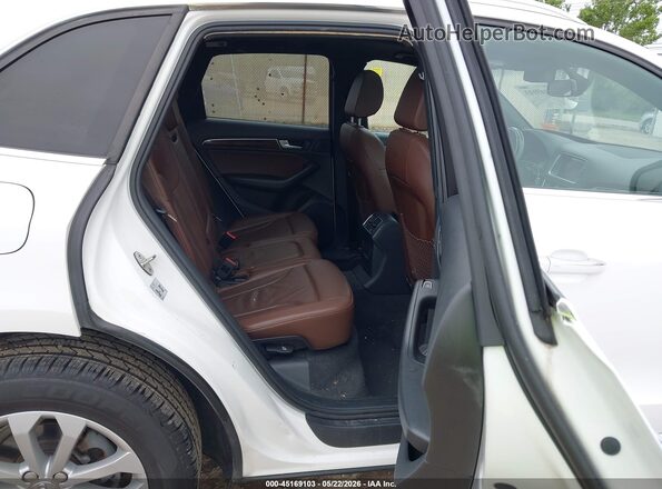 WA1C2AFP3HA070271 2017 AUDI Q5 White Vista de la etiqueta del VIN