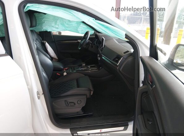 WA1C4AFY3K2078200 2019 AUDI SQ5 White Вид салону спереду