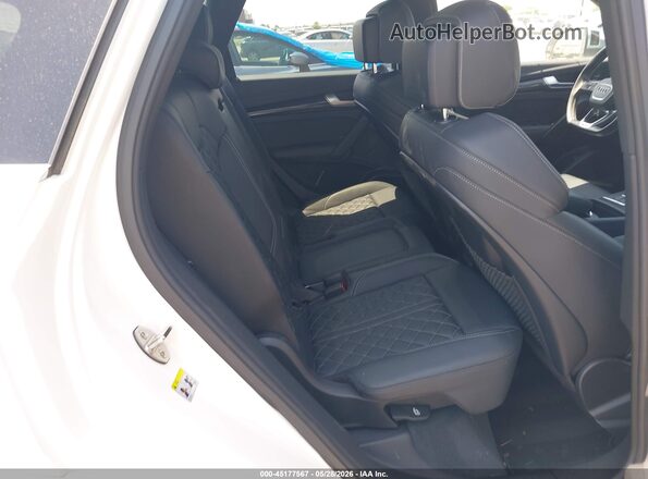 WA1C4AFY6J2183571 2018 AUDI SQ5 White VIN կոդի պիտակի տեսք