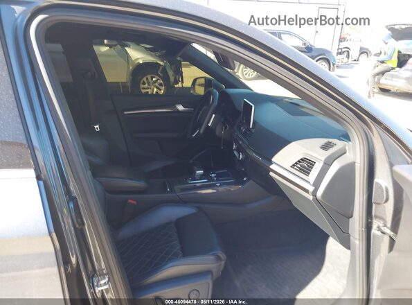 WA1C4AFY9J2008618 2018 AUDI SQ5 Gray Front interior view