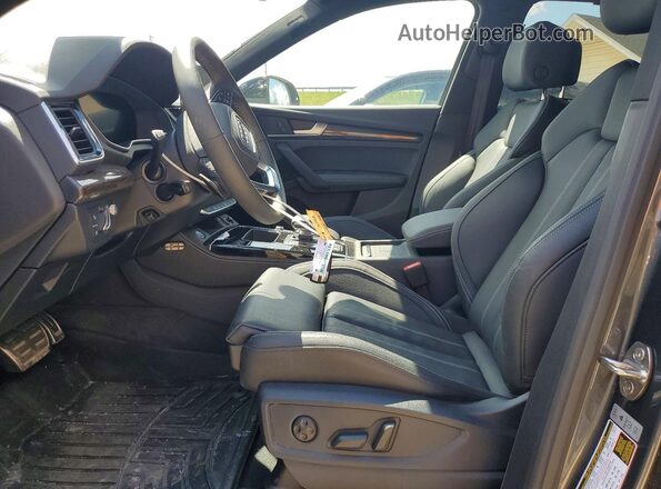 WA1C4BFY2R2045091 2024 AUDI SQ5 Gray Front interior view