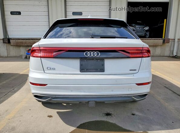 WA1CVAF1XKD015518 2019 AUDI Q8 White Rear view