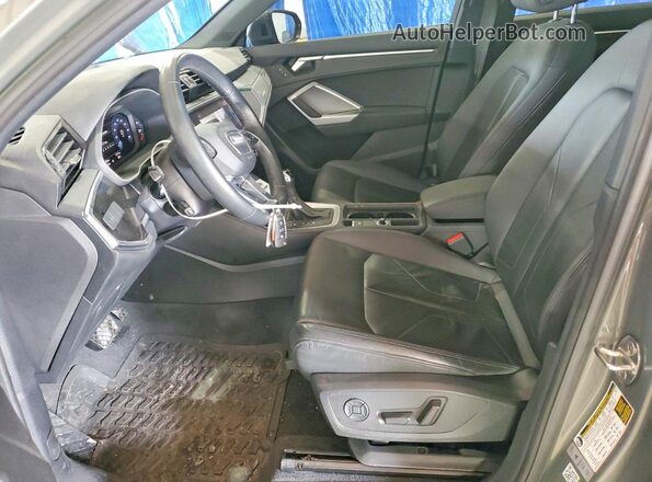 WA1DECF30L1046328 2020 AUDI Q3 Gray Вид салону спереду