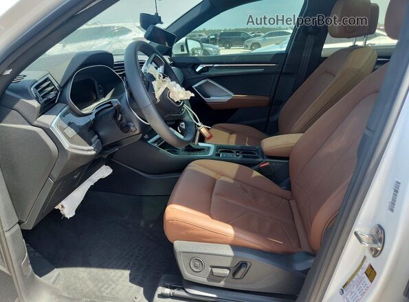 WA1DECF30S1044643 2025 AUDI Q3 White Front interior view