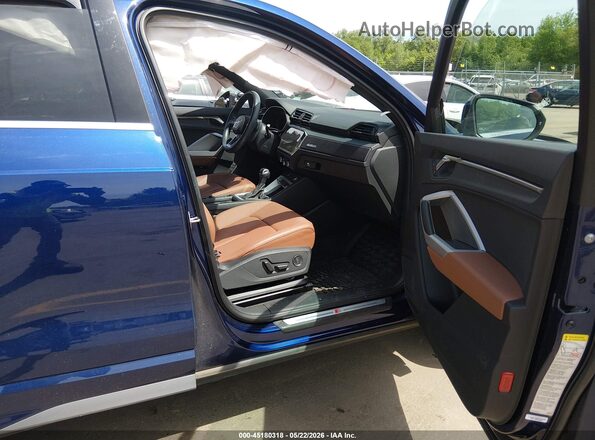 WA1DECF31R1036268 2024 AUDI Q3 Blue Front interior view