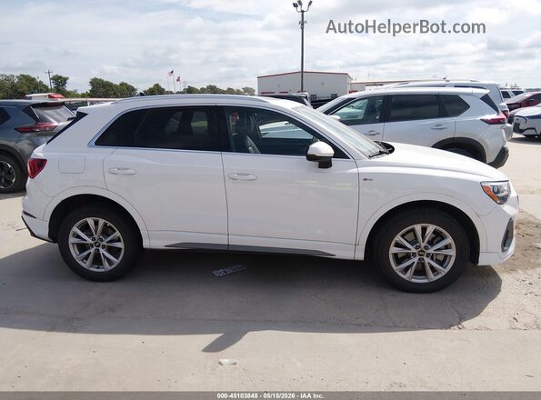 WA1DECF32N1130170 2022 AUDI Q3 White Rear interior view