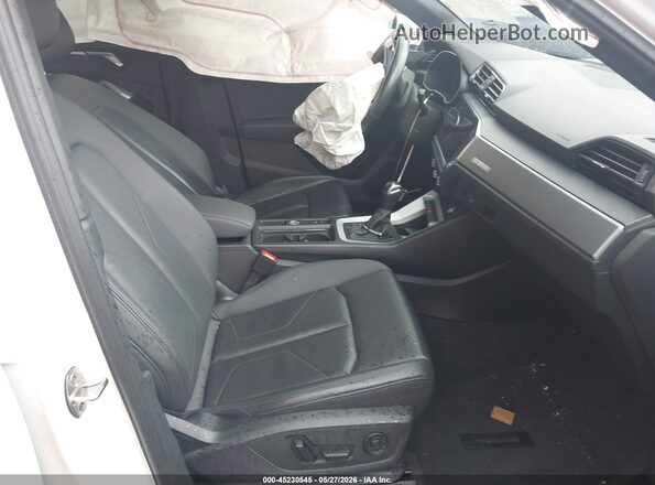 WA1DECF32P1127658 2023 AUDI Q3 White Front interior view