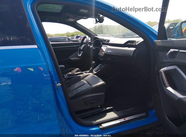 WA1DECF34P1078415 2023 AUDI Q3 Blue Вид салону спереду