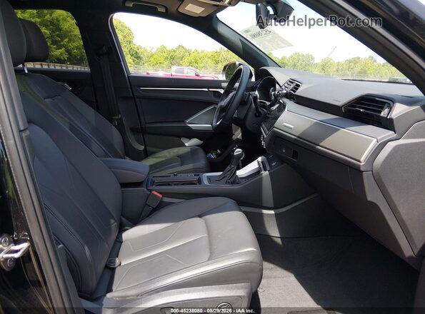 WA1DECF34R1117233 2024 AUDI Q3 Черный Вид салона спереди