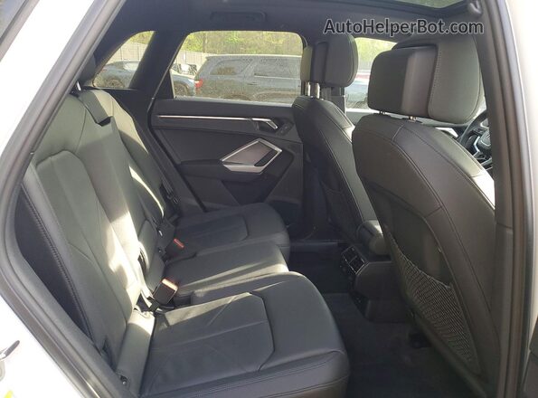WA1DECF35R1208978 2024 AUDI Q3 White Widok wnętrza z tyłu