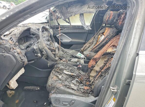 WA1DECF36S1018130 2025 AUDI Q3 Gray Вид салону спереду