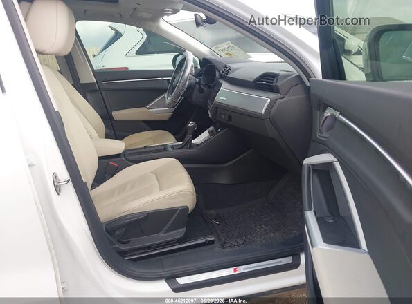 WA1DECF37L1010524 2020 AUDI Q3 White Vista interior delantera