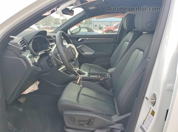 WA1DECF38R1127831 2024 AUDI Q3 White წინა სალონის ხედი
