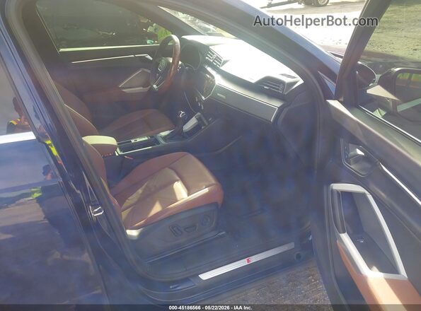 WA1DECF3XN1055573 2022 AUDI Q3 Blue Widok wnętrza z przodu