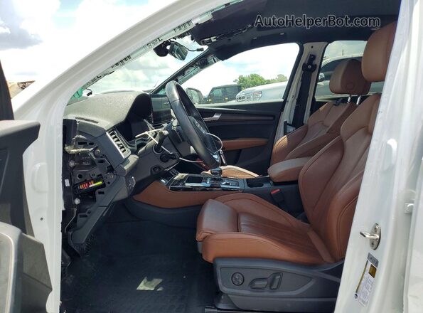 WA1E2AFY1P2067945 2023 AUDI Q5 White Front interior view