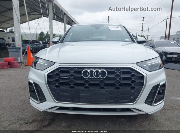 WA1E2AFY4R2101072 2024 AUDI Q5 White Սալոնի հետևի տեսք