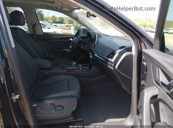 WA1E2AFY6L2075422 2020 AUDI Q5 Черный Вид салона спереди