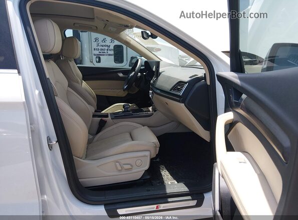 WA1EAAFYXP2104445 2023 AUDI Q5 White Vista interior delantera