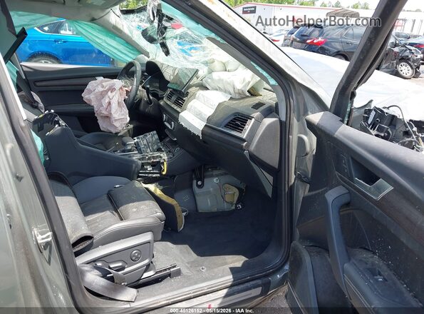 WA1EAAFYXR2030446 2024 AUDI Q5 Green Front interior view