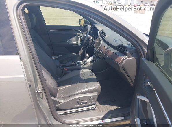 WA1EECF31L1047332 2020 AUDI Q3 Gray წინა სალონის ხედი