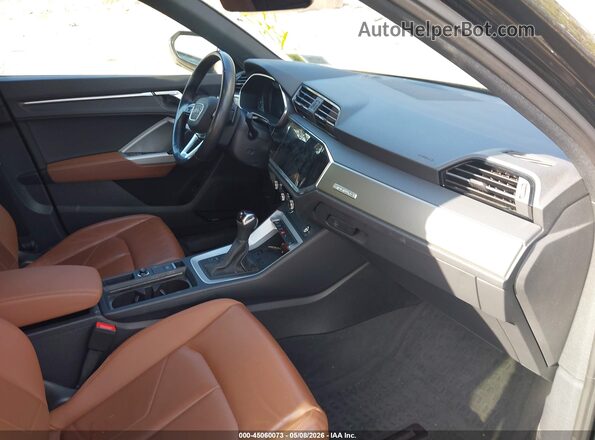 WA1EECF35R1053692 2024 AUDI Q3 Black Widok wnętrza z przodu