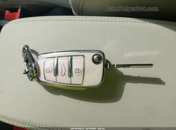 WA1EECF36L1111753 2020 AUDI Q3 White Առջևի վահանակի տեսք