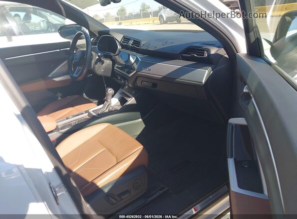 WA1EECF36L1119531 2020 AUDI Q3 White Widok wnętrza z przodu