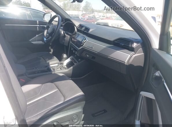 WA1EECF37L1031295 2020 AUDI Q3 White წინა სალონის ხედი